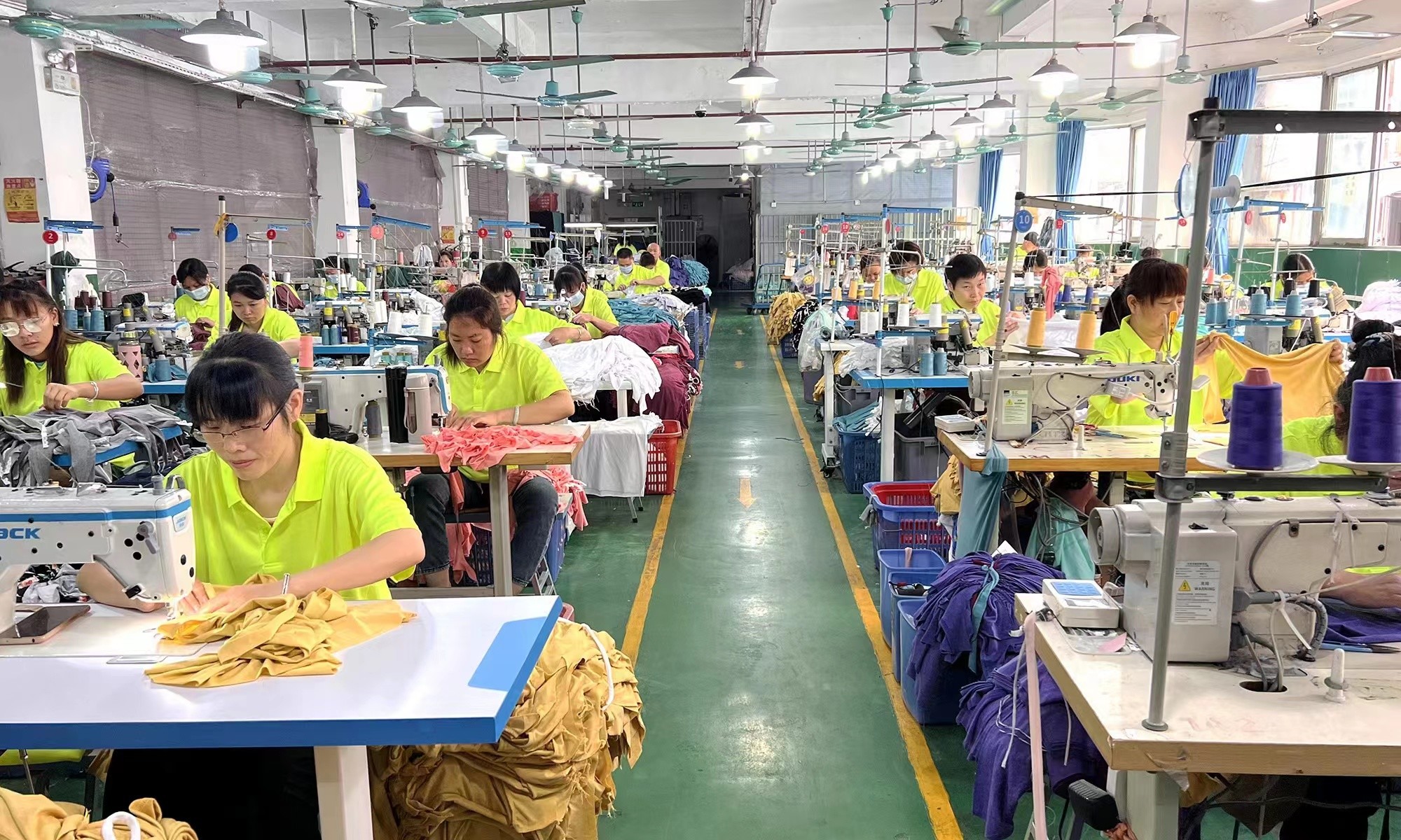 Guangzhou Vinas clothing technology Co., LTD कारखाना उत्पादन लाइन