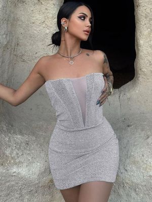 फैशन पैकेज कूल्हे की पोशाक मर्चराइज्ड छाती खोखला पतला बैग कूल्हे की सेक्सी नाइट क्लब पोशाक